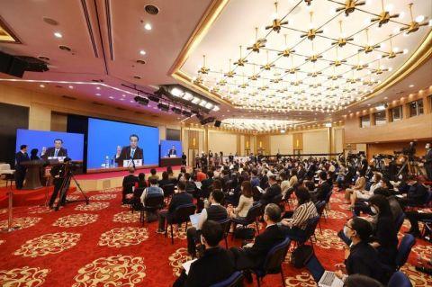 李克強(qiáng)：今年政府支出更多向民生領(lǐng)域傾斜，特別是義務(wù)教育和基本醫(yī)療